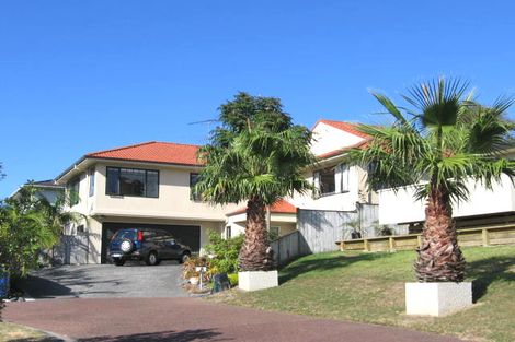 Photo of property in 34 Tyrico Close, Unsworth Heights, Auckland, 0632