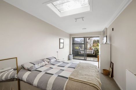 Photo of property in 341a Devon Street West, New Plymouth, 4310