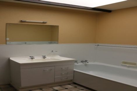 Photo of property in 9 Brightwater Terrace, Terrace End, Palmerston North, 4410