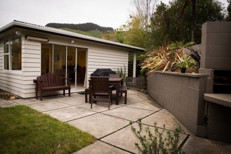 Photo of property in 68 Larsen Crescent, Tawa, Wellington, 5028