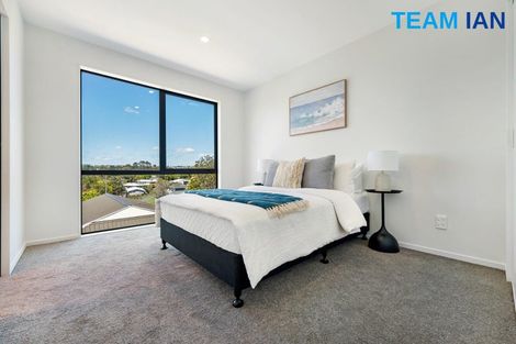 Photo of property in 11 Kayle Glen, West Harbour, Auckland, 0618