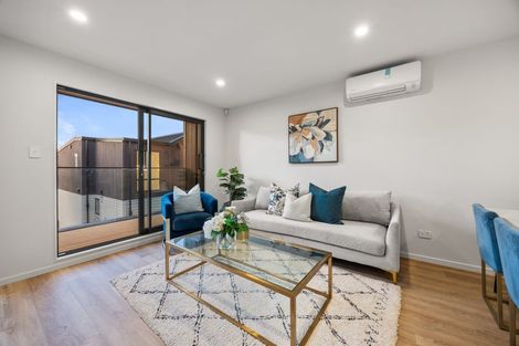 Photo of property in 10a Prince Regent Drive, Half Moon Bay, Auckland, 2012