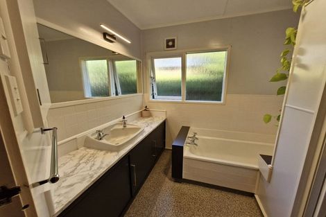 Photo of property in 14 Robert Street, Newlands, Wellington, 6037