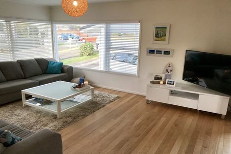 Photo of property in 1/49 Shakespeare Road, Milford, Auckland, 0620
