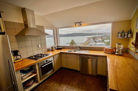 Photo of property in 8 Beere Haven Steps, Seatoun, Wellington, 6022