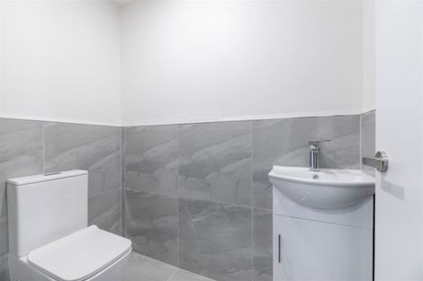 Photo of property in 18b Riverpark Crescent, Henderson, Auckland, 0610