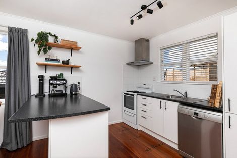 Photo of property in 2 Meadow Crescent, Te Atatu South, Auckland, 0602