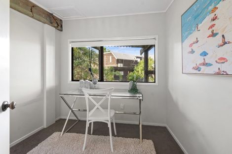 Photo of property in 7a Ellangowan Road, Waiake, Auckland, 0630