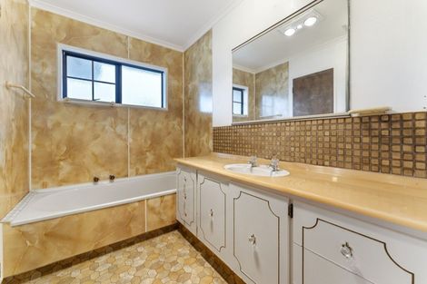 Photo of property in 14 Peter Hall Drive, Kelvin Grove, Palmerston North, 4414