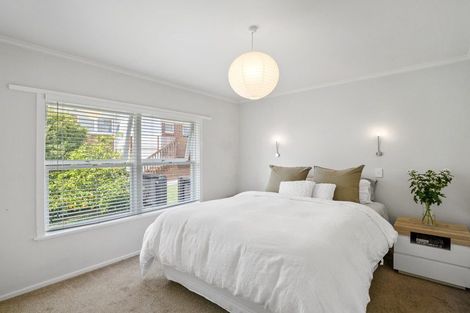 Photo of property in 3/619 Beach Road, Rothesay Bay, Auckland, 0630