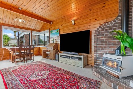 Photo of property in 27 Cherub Place, West Harbour, Auckland, 0618