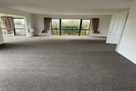 Photo of property in 8 Forbes Lane, Newlands, Wellington, 6037