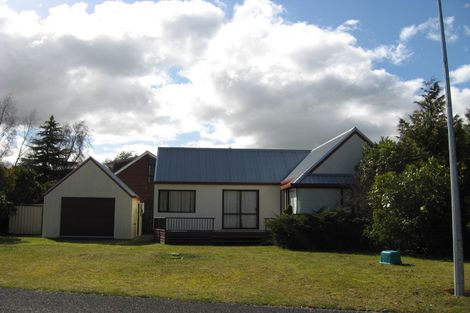 Photo of property in 14 Candu Lane, Kinloch, Taupo, 3377