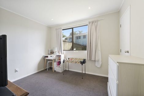 Photo of property in 12 Halloran Place, Massey, Auckland, 0614