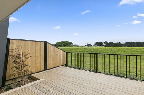 Photo of property in 4 Harena Way, Moera, Lower Hutt, 5010