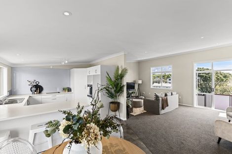 Photo of property in 9 Calvert Road, Moturoa, New Plymouth, 4310