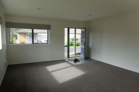 Photo of property in 17 Hassan Drive, Massey, Auckland, 0614