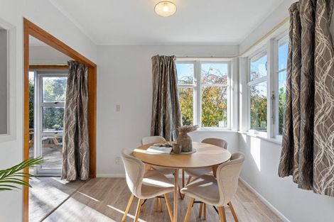 Photo of property in 129 Ruskin Road, Newlands, Wellington, 6037