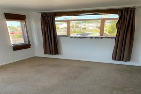 Photo of property in 6 Nile Road, Kelston, Auckland, 0602