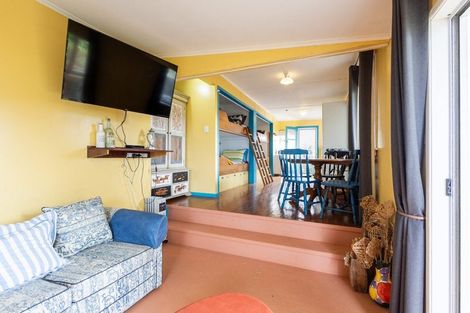 Photo of property in 63 Sea View Road, Baylys Beach, 0377