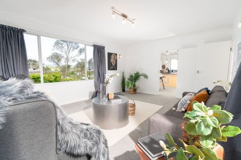 Photo of property in 20 Salford Street, Newlands, Wellington, 6037