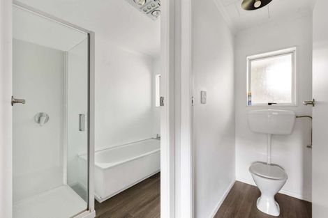 Photo of property in 102 Heta Road, Highlands Park, New Plymouth, 4312