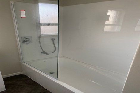 Photo of property in 20 Ocean View Road, Northcote, Auckland, 0627