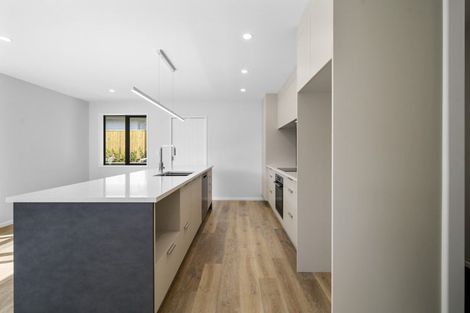 Photo of property in 10b Gradwell Place, Two Mile Bay, Taupo, 3330