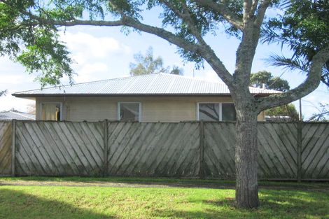 Photo of property in 19 Border Road, Henderson, Auckland, 0612