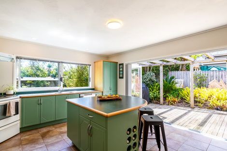 Photo of property in 13 Lookout Drive, Laingholm, Auckland, 0604