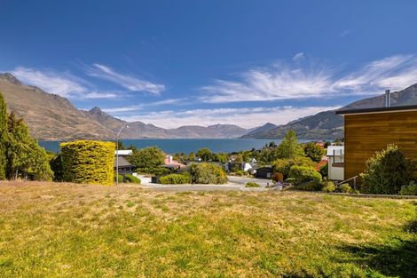 Photo of property in 10 Cypress Court, Kelvin Heights, Queenstown, 9300