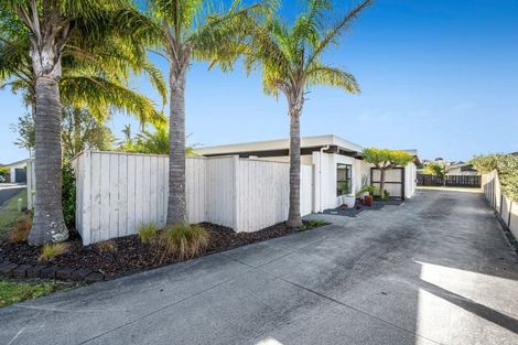 Photo of property in 7 Tabago Place, Half Moon Bay, Auckland, 2012
