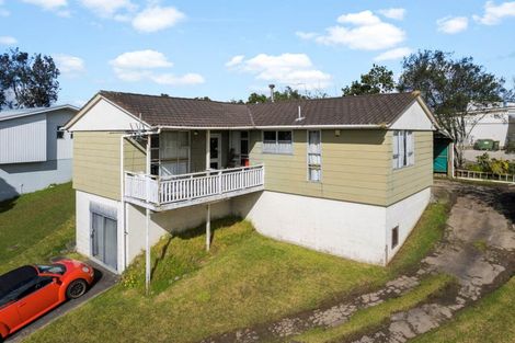 Photo of property in 32 Tawavale Crescent, Totara Vale, Auckland, 0629