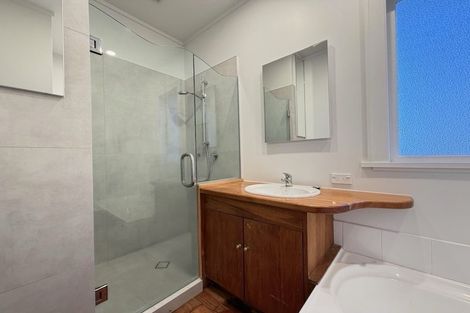 Photo of property in 2 Westland Road, Mount Cook, Wellington, 6021