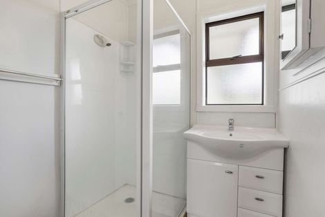 Photo of property in 6 Durham Street, Te Atatu Peninsula, Auckland, 0610