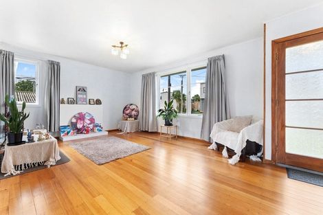 Photo of property in 4 Pomelo Road, Te Atatu South, Auckland, 0610