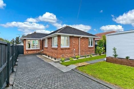 Photo of property in 1/38 Edwards Avenue, Henderson, Auckland, 0610