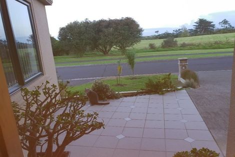 Photo of property in 6 Danica Esplanade, Te Atatu Peninsula, Auckland, 0610