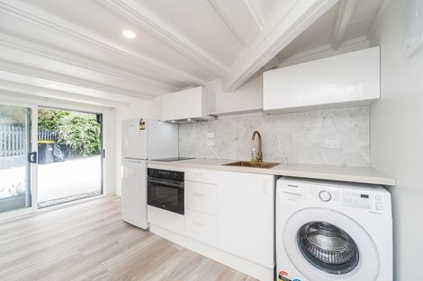 Photo of property in 43 Harbour View Road, Northland, Wellington, 6012