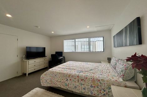 Photo of property in 2/13 Oteha Valley Road, Northcross, Auckland, 0632