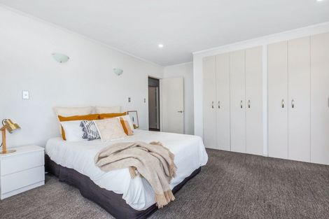 Photo of property in 22 Molyneux Close, Whitby, Porirua, 5024