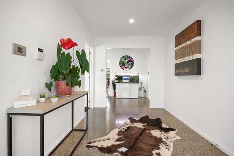 Photo of property in 583 State Highway 16, Kumeu, 0891