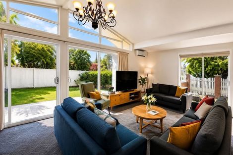 Photo of property in 226 Memorial Avenue, Burnside, Christchurch, 8053