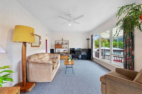 Photo of property in 10 Willow Place, Horahora, Whangarei, 0110