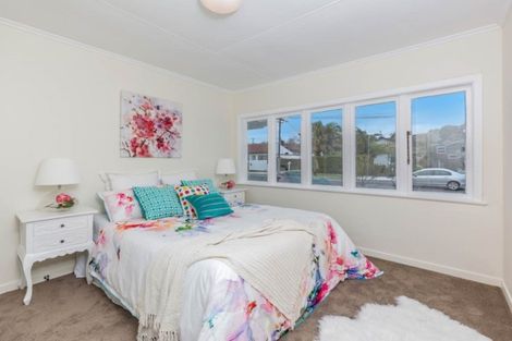 Photo of property in 1/87 Nile Road, Milford, Auckland, 0620