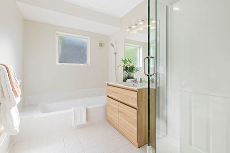 Photo of property in 13 Oakridge Way, Northpark, Auckland, 2013