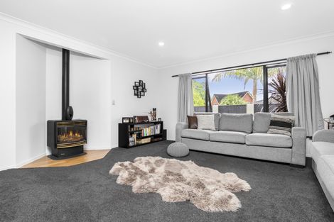 Photo of property in 32 Les Fisher Place, Pukekohe, 2120