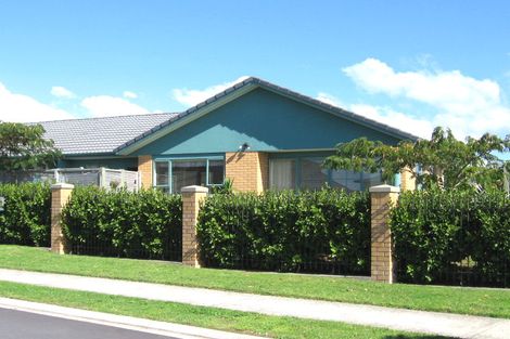 Photo of property in Waimanu Bay Village, 3/1 Piriti Drive, Te Atatu Peninsula, Auckland, 0610