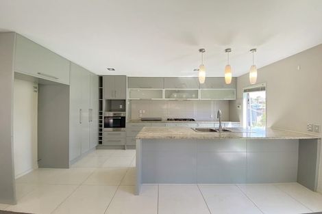 Photo of property in 11 Lakeridge Close, Northcross, Auckland, 0632