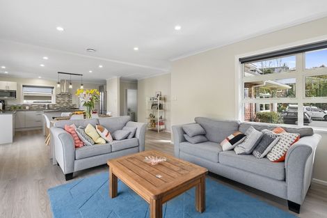 Photo of property in 5 Deller Grove, Silverstream, Upper Hutt, 5019